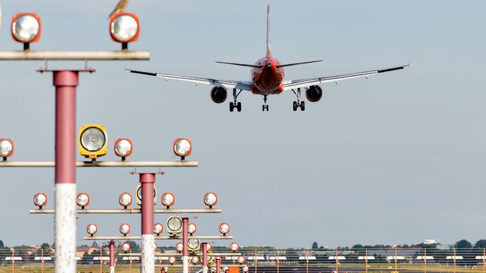 Flugzeug beim Start (Symbolbild)