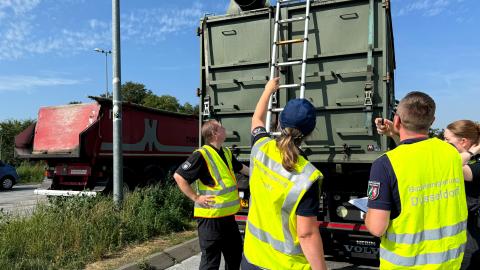 Abfalltransportkontrolle der Bezirksregierung Düsseldorf auf der A40