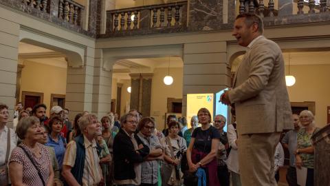 Regierungspräsident Thomas Schürmann begrüßt die Besucher zum Tag des offenen Denkmals.