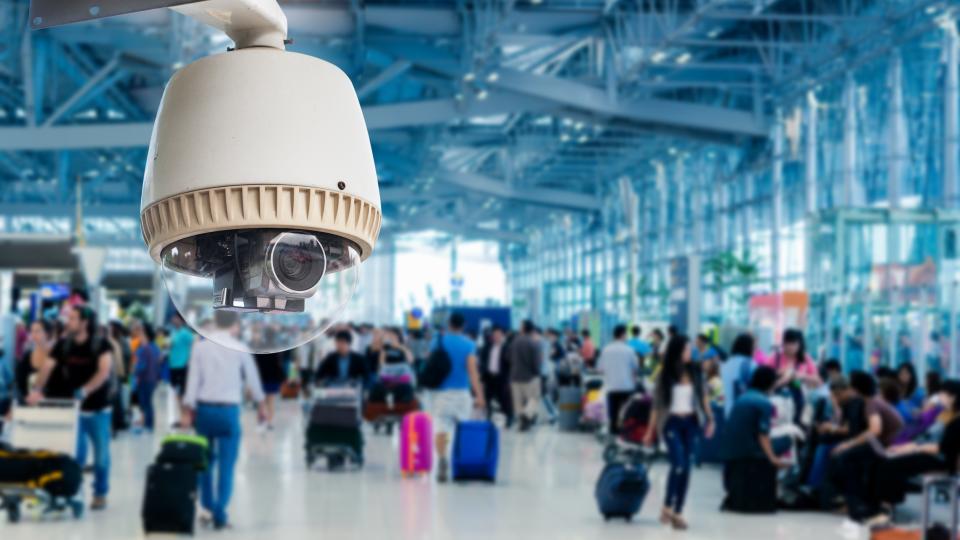 Überwachungskamera am Flughafen (Symbolbild)